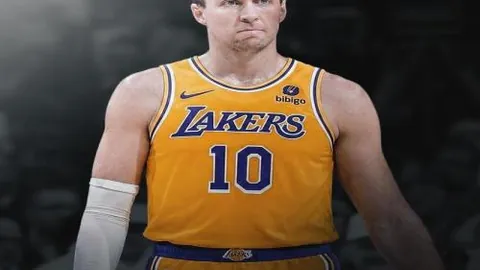 港队男花剑击世界杯惜败中国获银牌，陈诺思错失领奖台